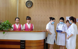 Các bác sĩ công tác tại Da Liễu Âu Á 