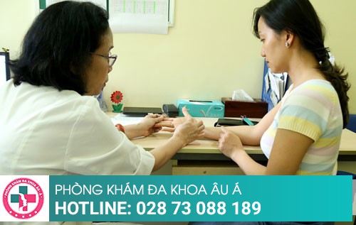 Mụn nước ở tay là bệnh gì? phải làm sao?
